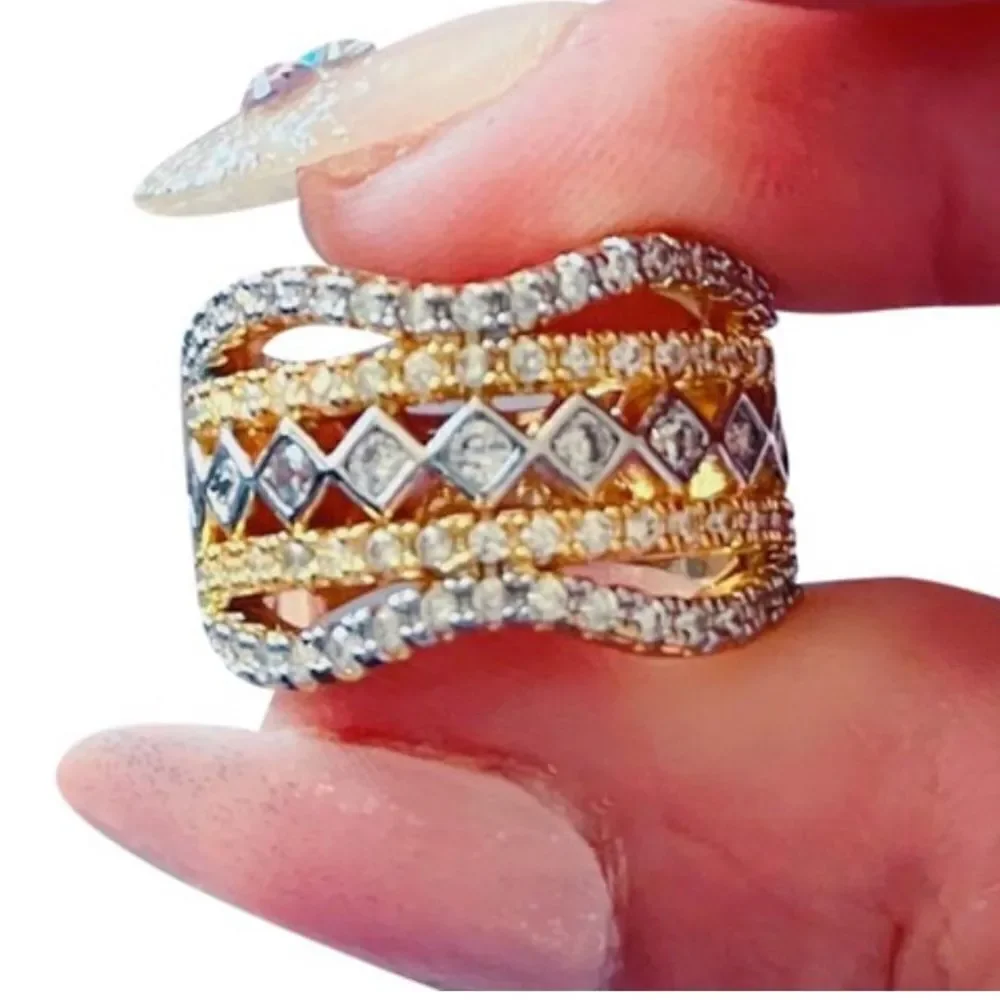 The Regency Two Tone Band Ring in size 6